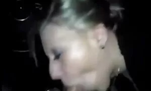 Студент, що проходить домашне порно відео курс по обкладинці, шукає одну зі своїх угод за додаткові гроші