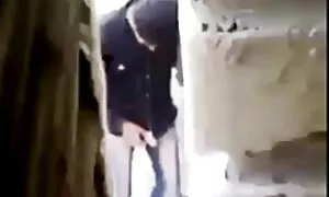 Вона погодилася вперше домашне порно відео зайнятися сексом з сусідом