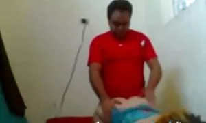 Три домашнє відео порно людини погрожували зґвалтуванням із застосуванням зброї.