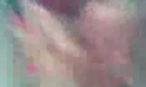 Пристрасна блондинка стимулює свого порно відео домашнє ублюдка
