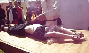 Біла жінка під час масажу у масажиста порно домашнє відео